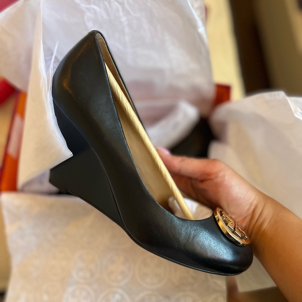 Tory Burch Benton 2 85 mm Closed Toe Wedge